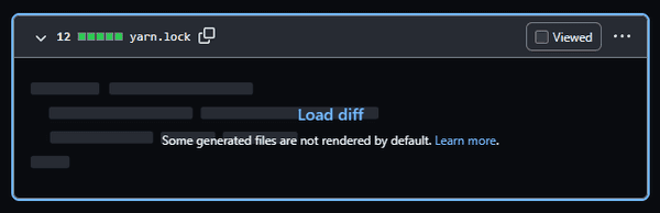 GitHub のプルリクエストのスクリーンショット。yarn.lock の差分がデフォルトで閉じられており、「Some generated files are not rendered by default」と表示されている。